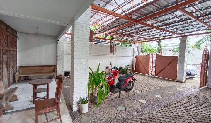 Rumah Butuh Renovasi Unfurnished SHM di Wijaya, Jakarta Selatan 1