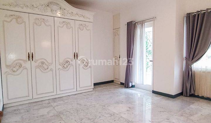 Rumah 3 Lantai Bagus Semi Furnished SHM di Senopati, Jakarta Selatan 2