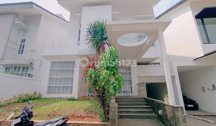 Rumah minimalis modern dekat pusat bisnis Kemang Raya 1