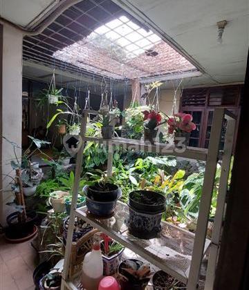 Strategic Residence Near Toll Gate in Pejompongan, Central Jakarta 2