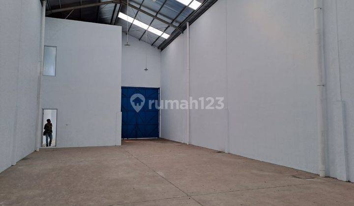 Gudang Strategis bebas banjir truk 40 feed masuk di kawasan Industri Tambun 12