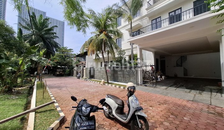 New Luxury Strategic Comfortable Residence in Galaxy Bekasi City 2