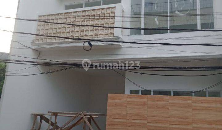 Rumah 2 Lantai Siap Huni Bebas Banjir Lokasi Lubang Buaya  2