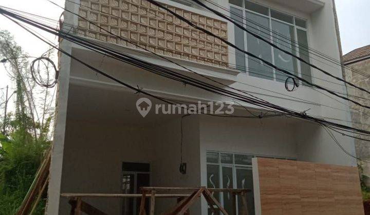 Rumah 2 Lantai Siap Huni Bebas Banjir Lokasi Lubang Buaya  1