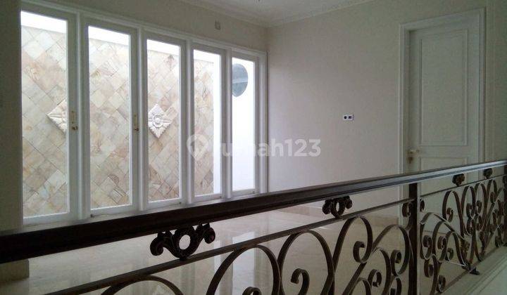 DIJUAL CEPAT RUMAH MEWAH BARU 3 LANTAI DILENGKAPI KOLAM RENANG DAN BASEMENT DI OTISTA KAMPUNG MELAYU JATINEGARA JAKARTA TIMUR  7