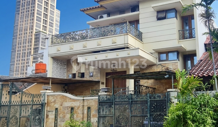 For Sale: House in Kebon Kacang, Tanah Abang, Central Jakarta - Strategic Location Near Thamrin & HI Roundabout For Sale: House in Kebon Kacang, Tanah Abang, Central Jakarta - Strategic Location Near Thamrin & HI Roundabout