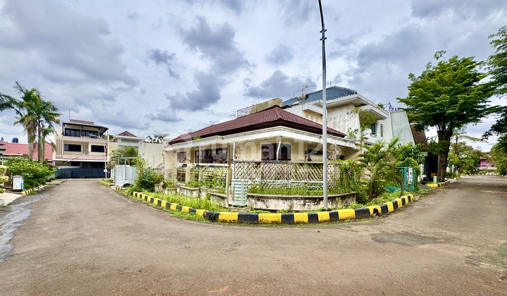 For Sale House in Intercon Taman Kebon Jeruk, West Jakarta 2