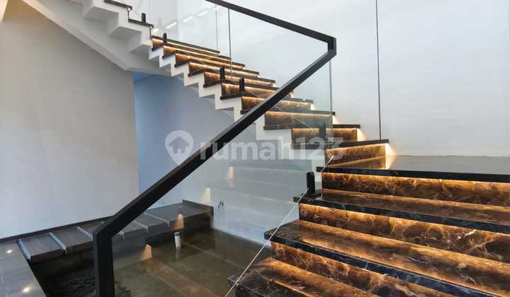 Rumah Premium Mewah di Summarecon Bandung, Ada Kolam+Taman 2