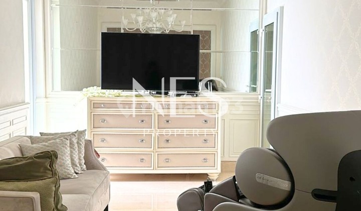 Pakubuwono Signature Apartment 4 BR 1 Study Luxury furnished  2
