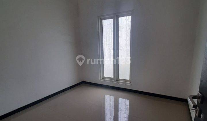 Rumah 2 Lantai Bagus Taman Rivera Regency Medokan Rungkut Dekat Upn di Jalan Kembar 3