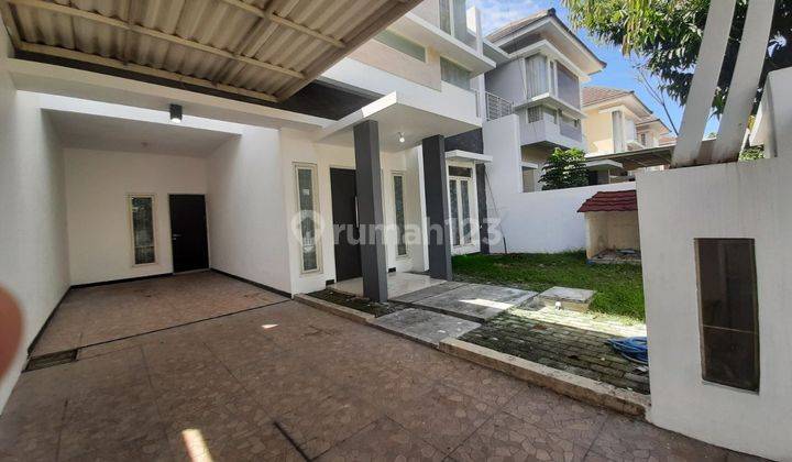 Rumah 2 Lantai Bagus Taman Rivera Regency Medokan Rungkut Dekat Upn di Jalan Kembar 9
