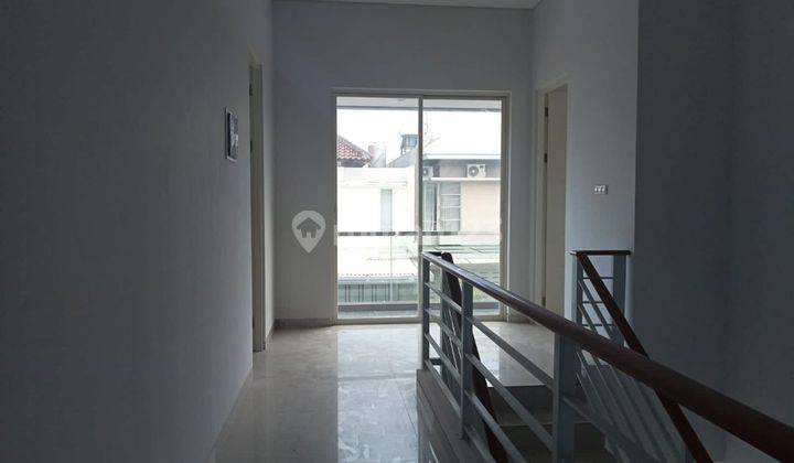 Rumah 2 Lantai Baru SHM di Kertajaya, Surabaya 3