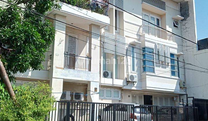 Dijual Rumah 3 lantai Hook di Manyar tirtoyoso Surabaya Timur dekat klampis kertajaya 1