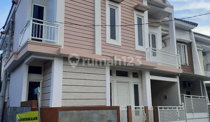 Dijual Medokan sawah timur, Rumah baru 2 lantai pojok balkon melingkar  1