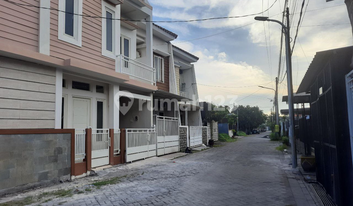 Dijual Medokan sawah timur, Rumah baru 2 lantai pojok balkon melingkar  3