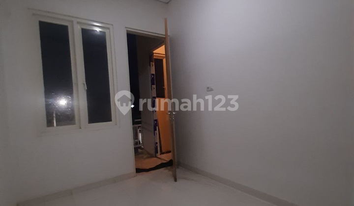 Dijual Medokan sawah timur, Rumah baru 2 lantai pojok balkon melingkar  5