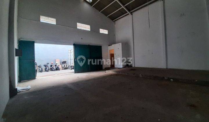 Turun Harga Gudang Lebak Timur kenjeran Surabaya row 2,5 mobil

 2