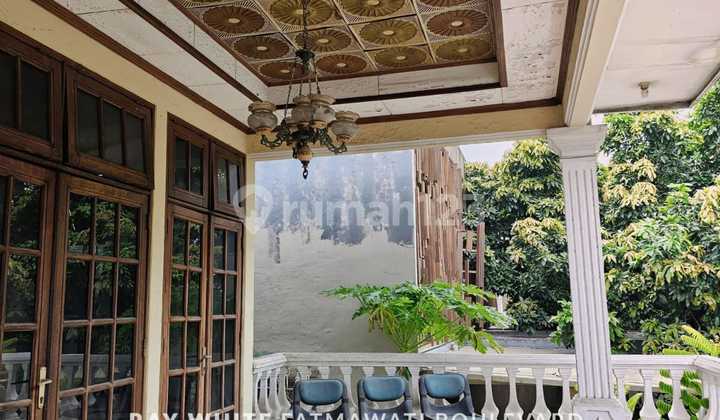 Rumah Besar Dan Nyaman di Menteng Lingkungan Adem Depan Taman  2
