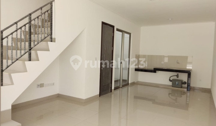 Disewakan Rumah Pik 2 Uk 4.5x12.5 2Lantai Siap Huni 