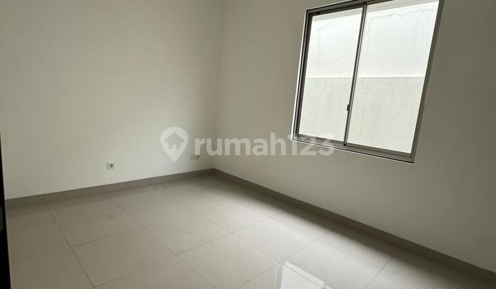Disewa Rumah PIK2 Uk 10x15 2Lantai Unfurnished Cluster Bagus  2