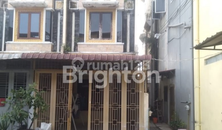 Town Hause Komplek Legian Helvetia Tengah - Medan