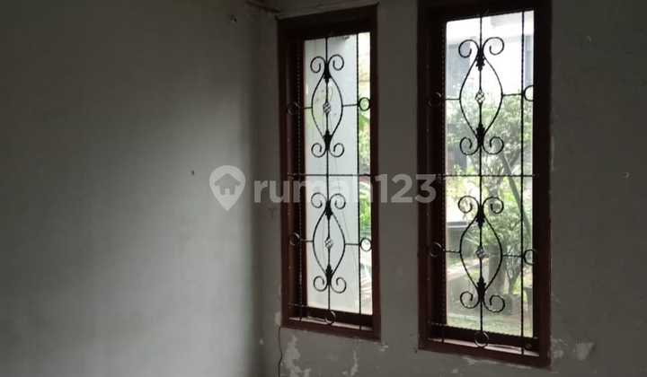 Luxury House for Sale Cheaply in Legenda Wisata Cibubur 2