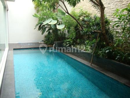 Rumah Bagus di Panglima Polim, Pool