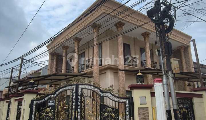 2-Story House in North Bridge Area, Kebayoran Baru