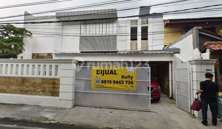 Rumah Lama Terawat Di Kebayoran.baru