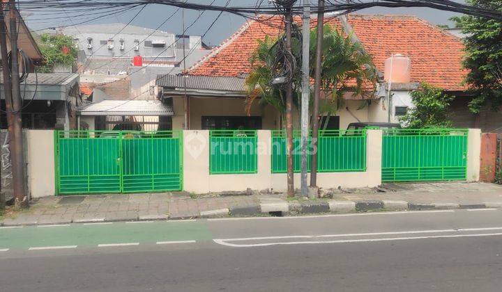 Rumah lama di daerah Pejompongan, Jakarta Pusat 1