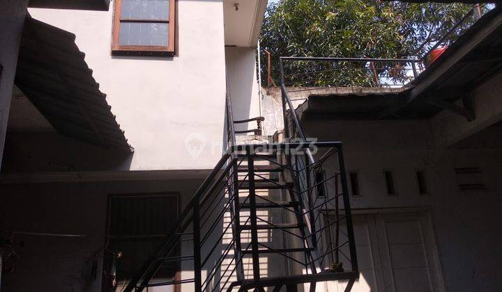 Rumah 2 Lantai Bagus Semi Furnished SHM di Jl. Mandar, Tangerang Selatan 2