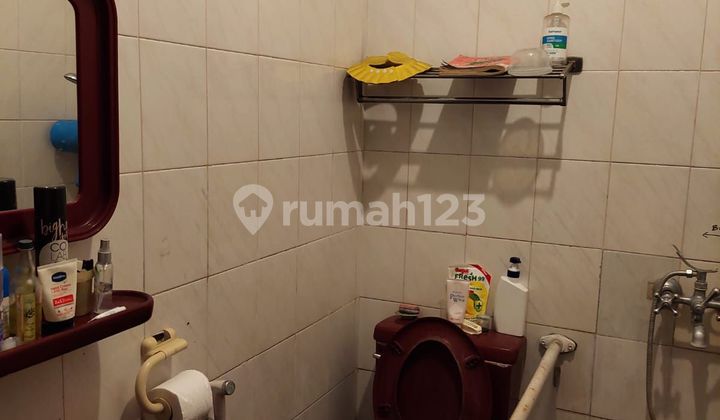 Rumah di Jl. Dempo SHM 2 Lantai Bagus Timur 2