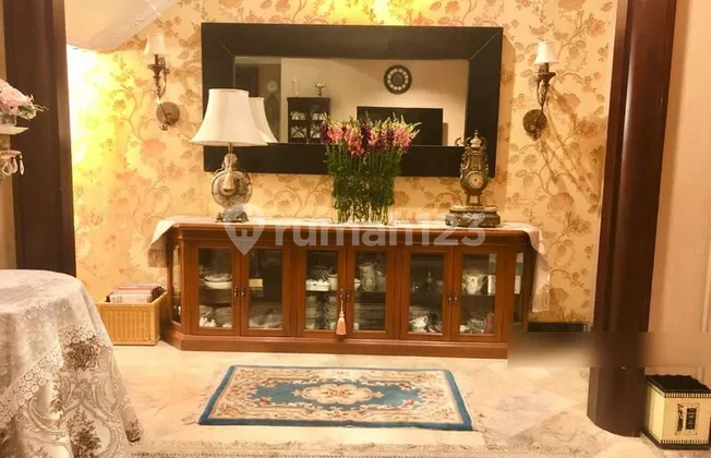 Rumah Bagus Jl. Limau SHM Kebayoran Baru, Jakarta Selatan