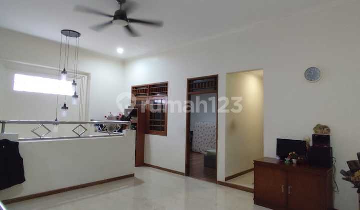 Rumah Bagus Semi Furnished SHM Pejompongan, Jakarta Pusat 2