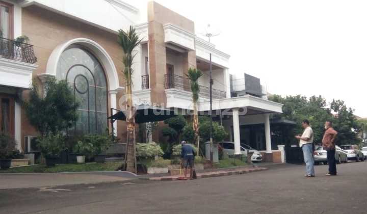 Rumah dijual dengan 11 kamar tidur di Pesanggrahan, Jakarta