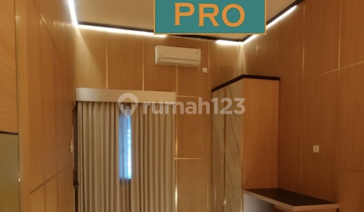 Warehouse by the Road Sturdy Building Ready for Use