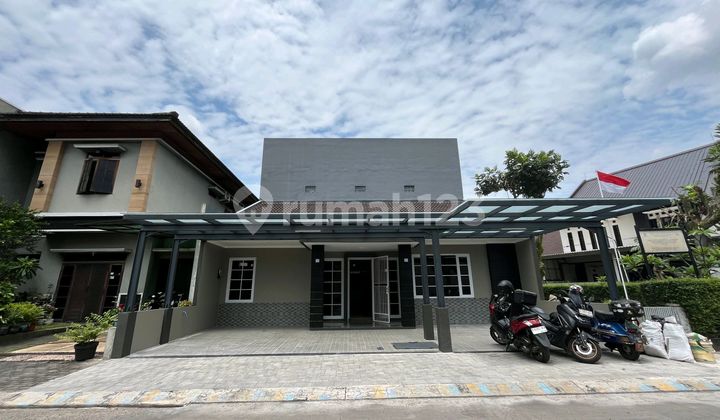 Rumah Dua Lantai Shm Singgasana Pradana Bandung