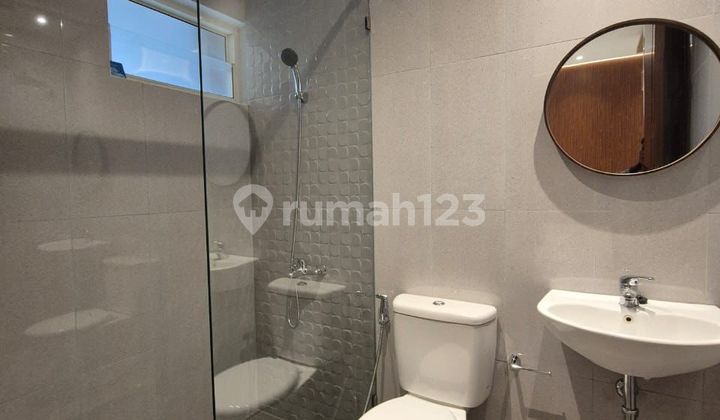 Rumah Full Furnished Ada Kolam Renang Kota Baru Parahyangan 2