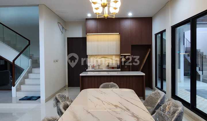 Rumah Dua Lantai Semi Furnish Summarecon Bandung