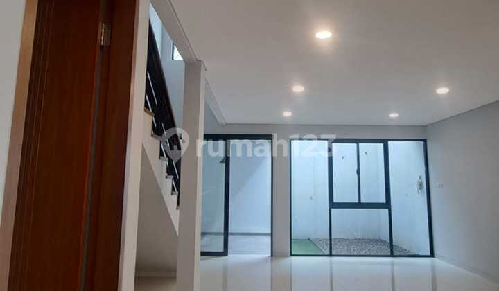 Rumah Baru 2 Lantai,shm,taman Holis Indah