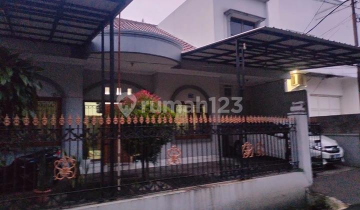 Rumah 4 Kamar Tidur. Jalan Taman Siswa Bandung