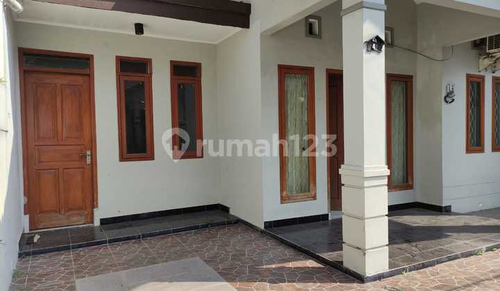 Rumah Dekat Tol Margaasih. Hadap Timur. Taman Kopo Indah