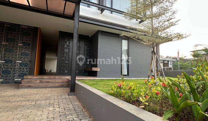 Rumah Nayapati Modern Tropis Kota Baru Parahyangan 1