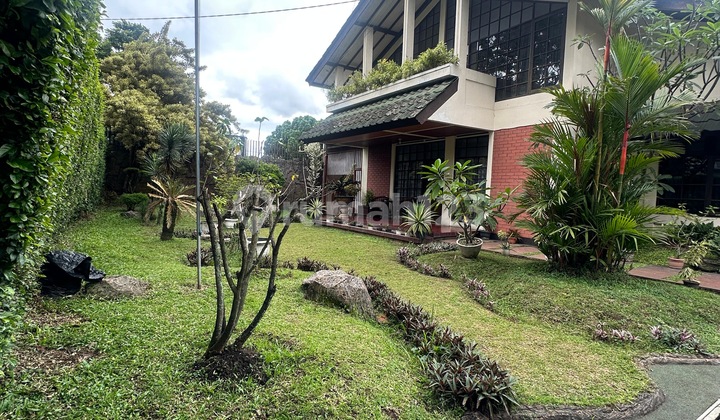 Strategis Rumah Dua Lantai Luas, SHM, Dekat Kampus Maranatha 2