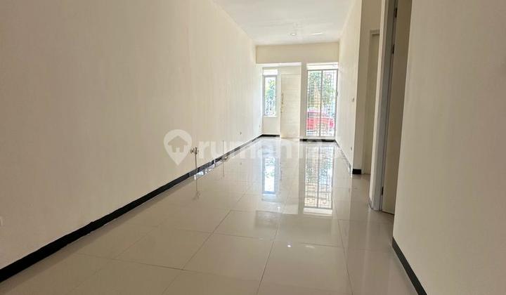 Rumah Dua Kamar Tidur Dekat Pusat Perbelanjaan Taman Kopo Indah 5 2