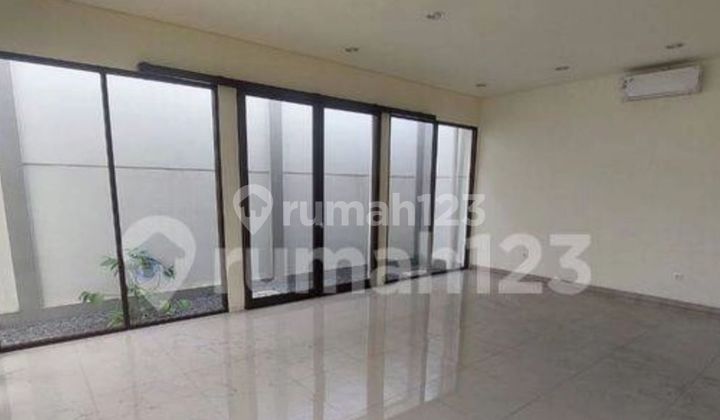 Rumah Dua Lantai Dekat Akses Tol Summarecon Bandung
