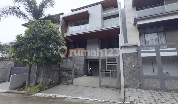 Rumah Lux Ada Kolam Renang Setra Duta Bandung