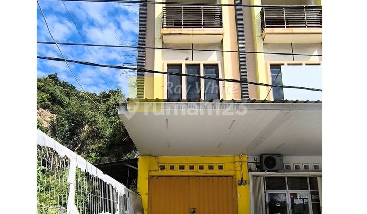 Shop House For Sale Quick Location highly strategic Teluk Betung area.