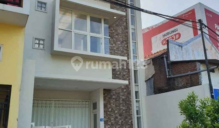 3-Story Ruko on A Yani Main Road, Ready to Use, Strategic Location