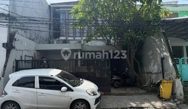 Well-maintained Manyar House Ready to Use Suitable for Office Strategically Located Near City Center